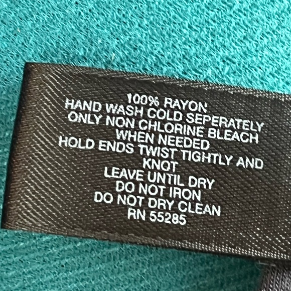 Lightweight grey Express fashion scarf - Picture 2 of 3